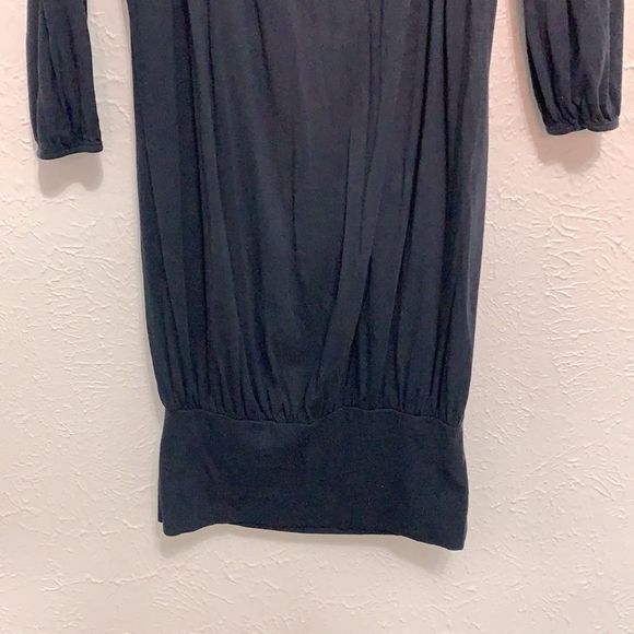 Bobi Navy size small bubble dress with key hole detail - Picture 3 of 4